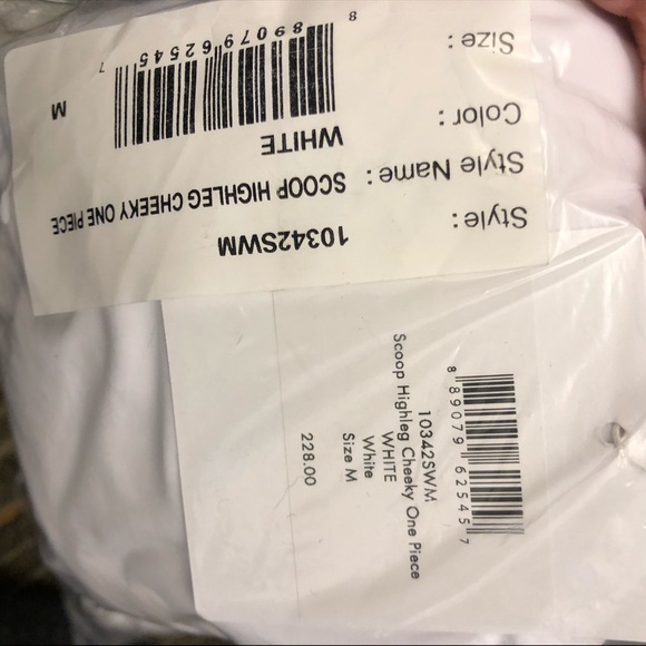 Best. White. One piece. - Picture 5 of 6